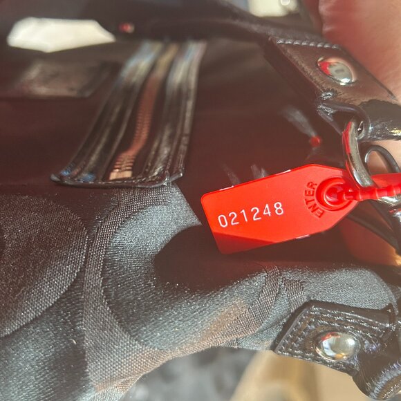 Coach Poppy Signature Convertible Hobo Bag Black Patent Trim Silver Hardware - Picture 9 of 9